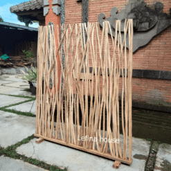 Partisi Ruangan Kayu Natural Unik untuk Interior Estetik