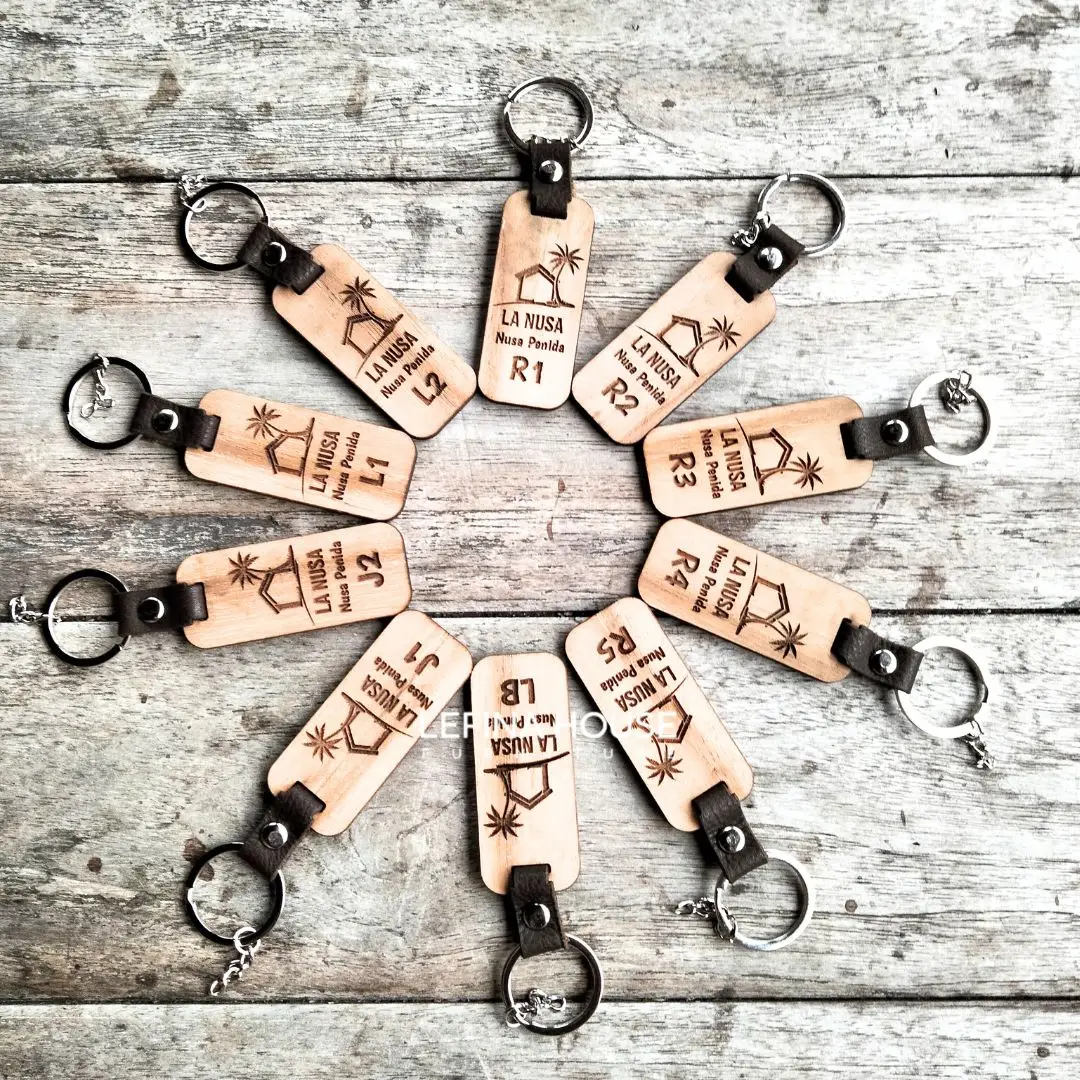 Gantungan kunci kayu panjang ukir nama - furniture Jepara - Lefina House