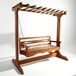 Ayunan jati dengan kanopi pergola kokoh dan desain rustic untuk taman