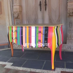 Bufet retro klasik dengan warna-warni duco bergaya vintage