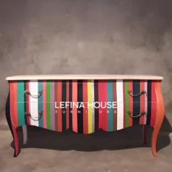 Bufet TV klasik dengan warna-warni ceria dan ukiran antik