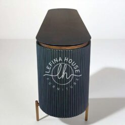 Meja Credenza Kayu Gelap Garis Vertikal Elegan