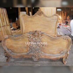 Dipan kayu jati ukir klasik gaya modern dari pengrajin furniture Jepara