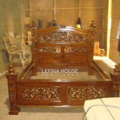 Dipan ukir jati klasik handmade dengan finishing natural khas Jepara