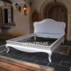 Tempat tidur minimalis Scandinavian dari kayu mahoni dengan finishing duco putih bersih