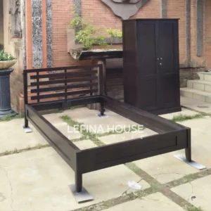Tempat tidur kayu jati model klasik minimalis dengan finishing melamine coklat natural