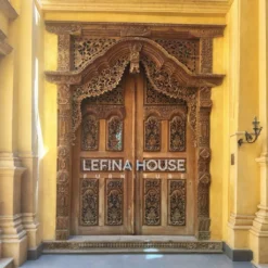 Pintu gebyok jati ukir model terbaru bergaya klasik Jepara dengan finishing melamine natural