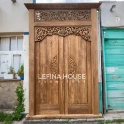 Gebyok ukir khas Jepara dari kayu jati solid dengan finishing melamine natural bergaya klasik