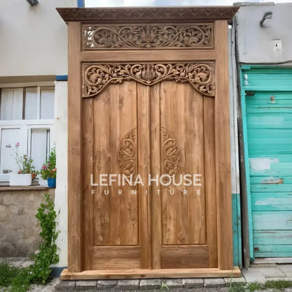 Gebyok ukir khas Jepara dari kayu jati solid dengan finishing melamine natural bergaya klasik