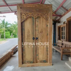 Pintu gebyok polos dari kayu jati solid dengan desain klasik tanpa ukiran dan finishing natural