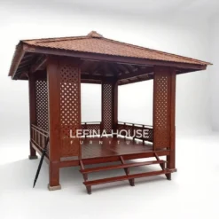 Gazebo outdoor jati ukir mewah dengan atap genteng dan lantai tinggi gaya klasik tropis