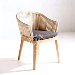 Kursi rotan natural dudukan abu tua modern.