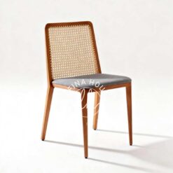 Kursi rotan modern dengan desain belakang kotak