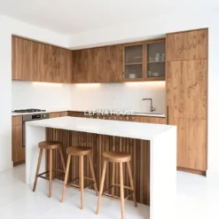 Kitchen Set Murah dengan harga per meter yang terjangkau, cocok untuk dapur rumah Anda. Dengan material kayu jati solid dan marmer sintetis, dapur Anda akan tampak modern, elegan, dan tahan lama. Segera dapatkan sekarang di Lefina House!