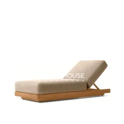 Lounger outdoor jati premium dengan bantalan tebal