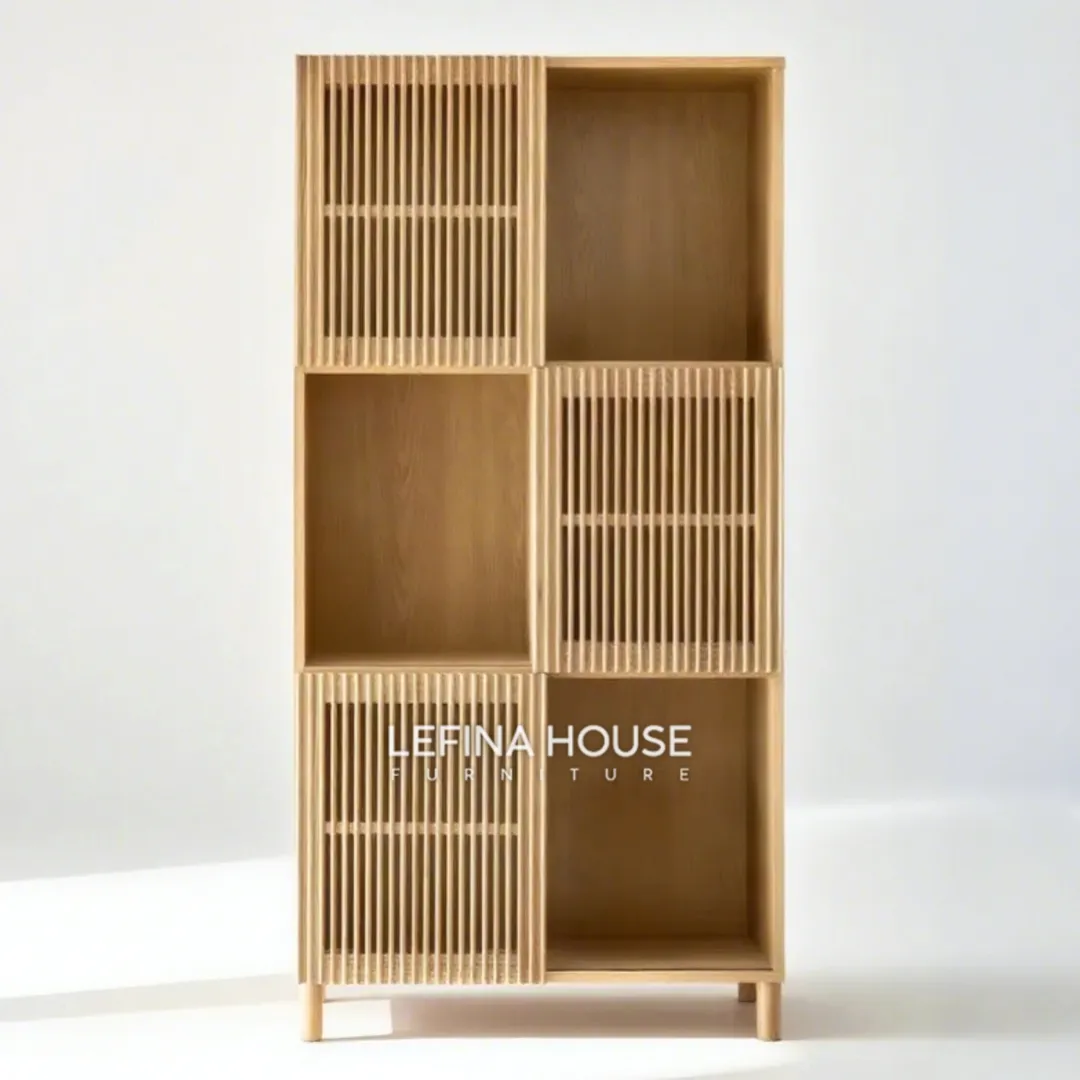 Lemari jati ruang tamu gaya Japandi dengan kisi-kisi kayu vertikal