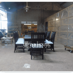 Set kursi makan kayu 8 kursi model ruji warna gelap