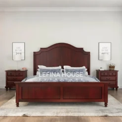 Set kamar tidur klasik dari kayu jati dengan finishing salak tua, terdiri dari dipan, nakas, dan meja rias