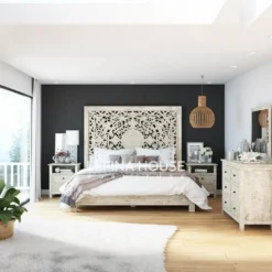 Set kamar tidur antik kayu mahoni dengan finishing duco putih, terdiri dari dipan, nakas, dan meja rias