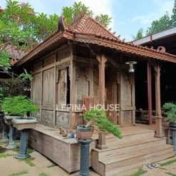 Rumah Kayu Jati Lama Antik bergaya tradisional Jawa dengan desain mewah dan nilai budaya tinggi - LZRK001