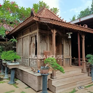 Rumah Kayu Jati Lama Antik bergaya tradisional Jawa dengan desain mewah dan nilai budaya tinggi - LZRK001
