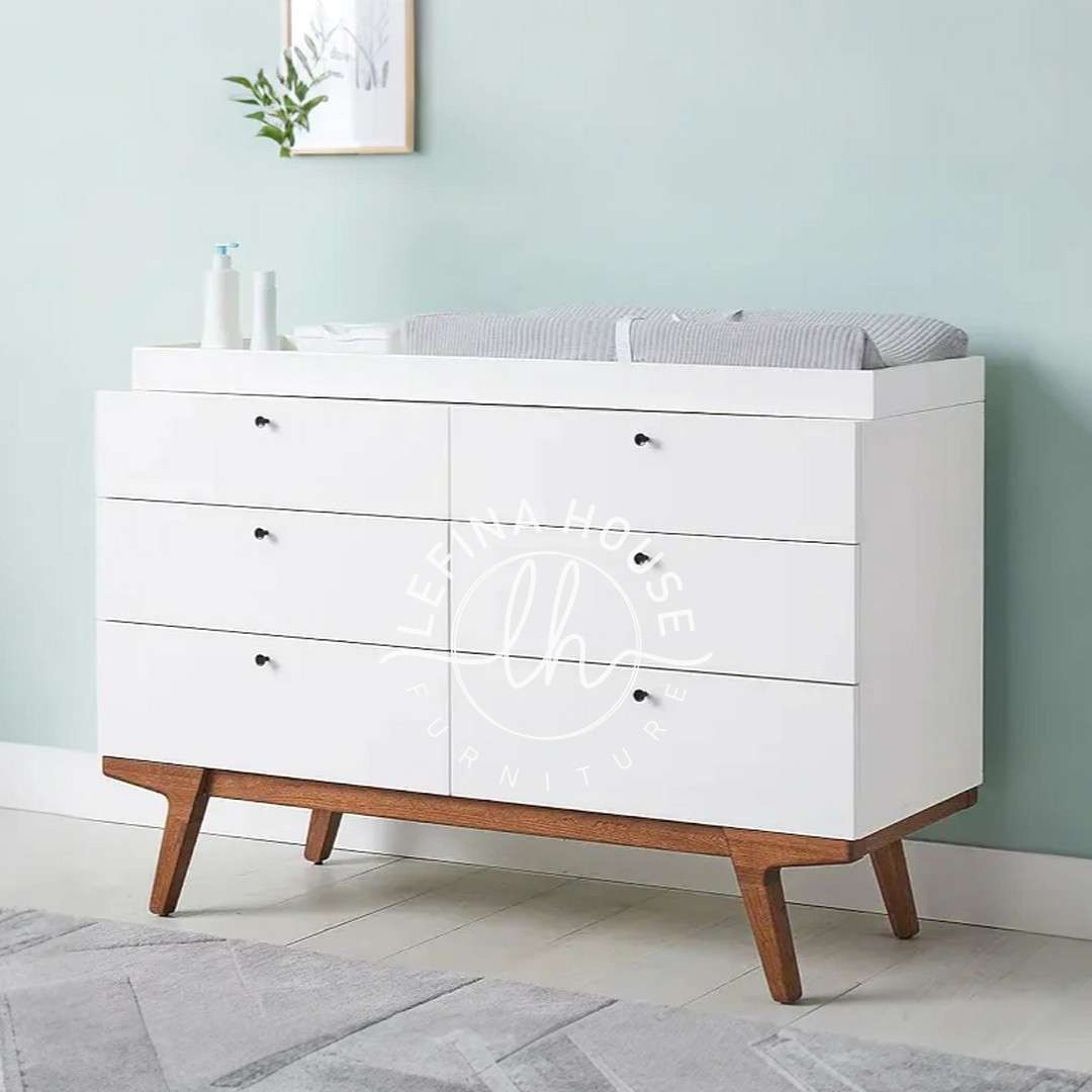 Ranjang Bayi Putih dengan desain Sudut Melengkung yang aman dan elegan.