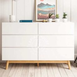Dresser Scandinavian YOBA046 warna putih dengan 6 laci dan kaki kayu natural.