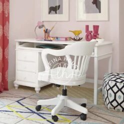 Meja belajar YOMB033 warna putih yang didesain khusus untuk sudut ruangan.