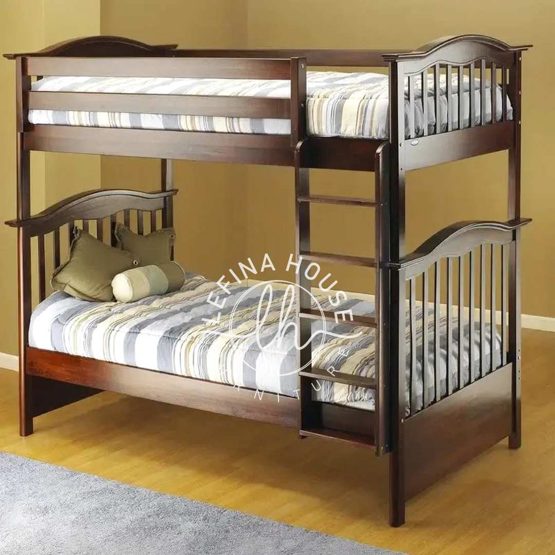 Tempat tidur tingkat klasik YOTT139 dari kayu jati dengan sandaran melengkung.