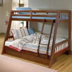 Tempat tidur tingkat YOTT145 dari kayu jati dengan ranjang bawah lebih lebar.