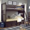 Tempat tidur tingkat YOTT148 dari jati dengan ranjang bawah dobel dan laci.