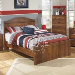 Tempat Tidur Kayu Klasik Elegan