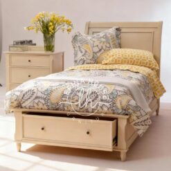 Ranjang Kayu Warna Cream Modern