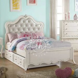 Ranjang putih mewah dengan headboard beludru