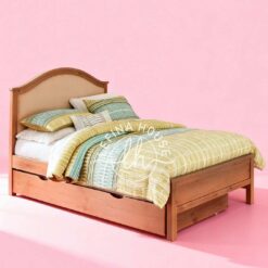 Ranjang anak susun dengan meja belajar