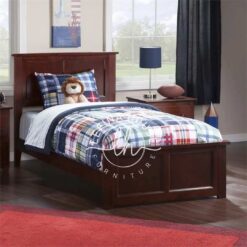 Ranjang susun putih dengan rak buku