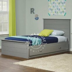 Ranjang susun putih dengan tangga rak penyimpanan