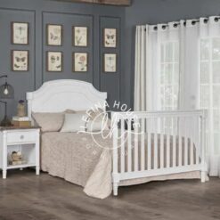 Ranjang susun kayu natural dengan headboard garis