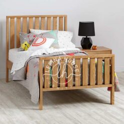 Ranjang kayu natural headboard garis